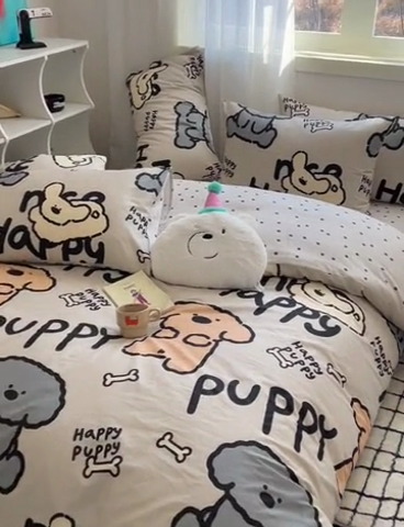 91家纺网 家纺一手货源 找家纺 六巷胡同 2024新款全棉INS风软萌卡通四件套AB版第二系 哈皮犬