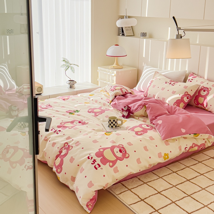 91家纺网 家纺一手货源 找家纺 感遇家纺 2024春夏新品全棉卡通印花四件套-第二批 草莓熊