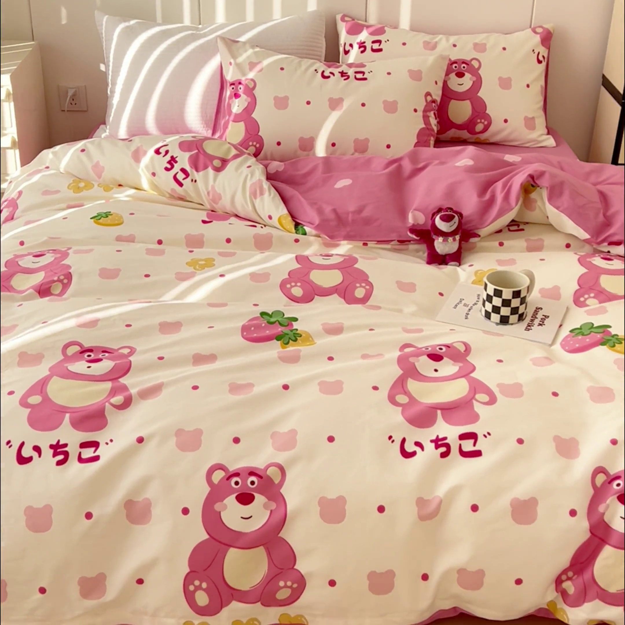 91家纺网 家纺一手货源 找家纺 感遇家纺 2024春夏新品全棉卡通印花四件套-第二批 草莓熊