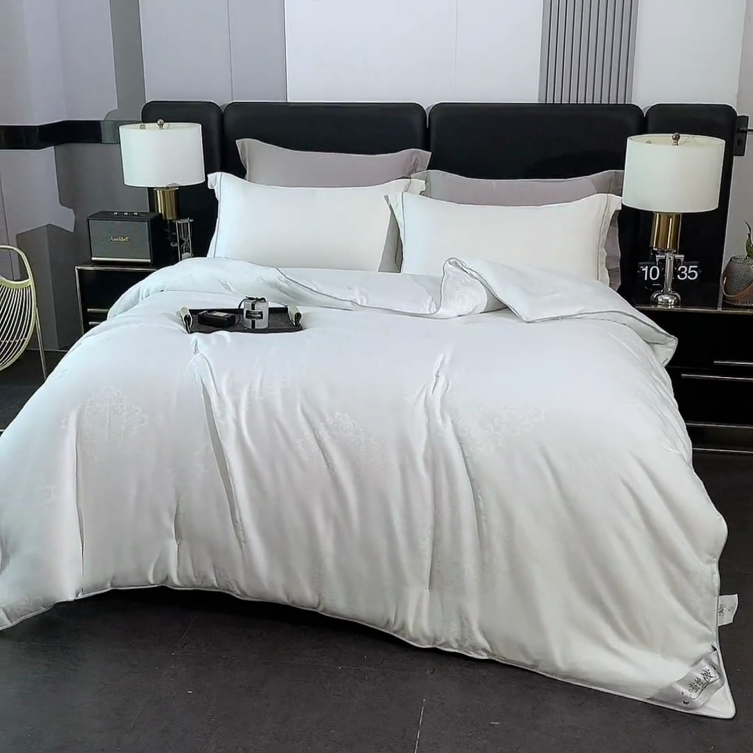 91家纺网 家纺一手货源 找家纺 恒鑫家纺 2025新款提花蚕丝被 月光白