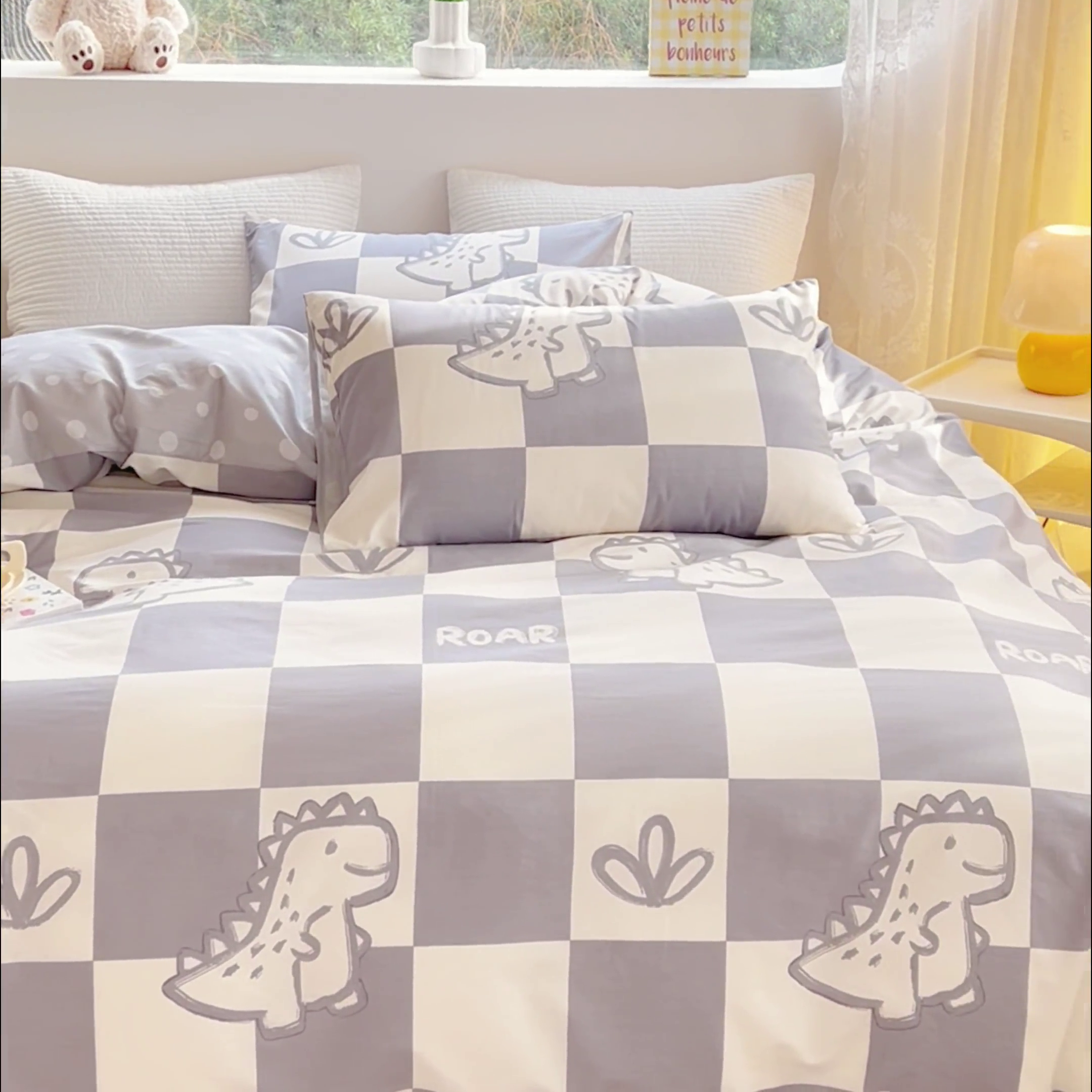 91家纺网 家纺一手货源 找家纺 感遇家纺 2024春夏新品全棉卡通印花四件套-第一批 格子恐龙