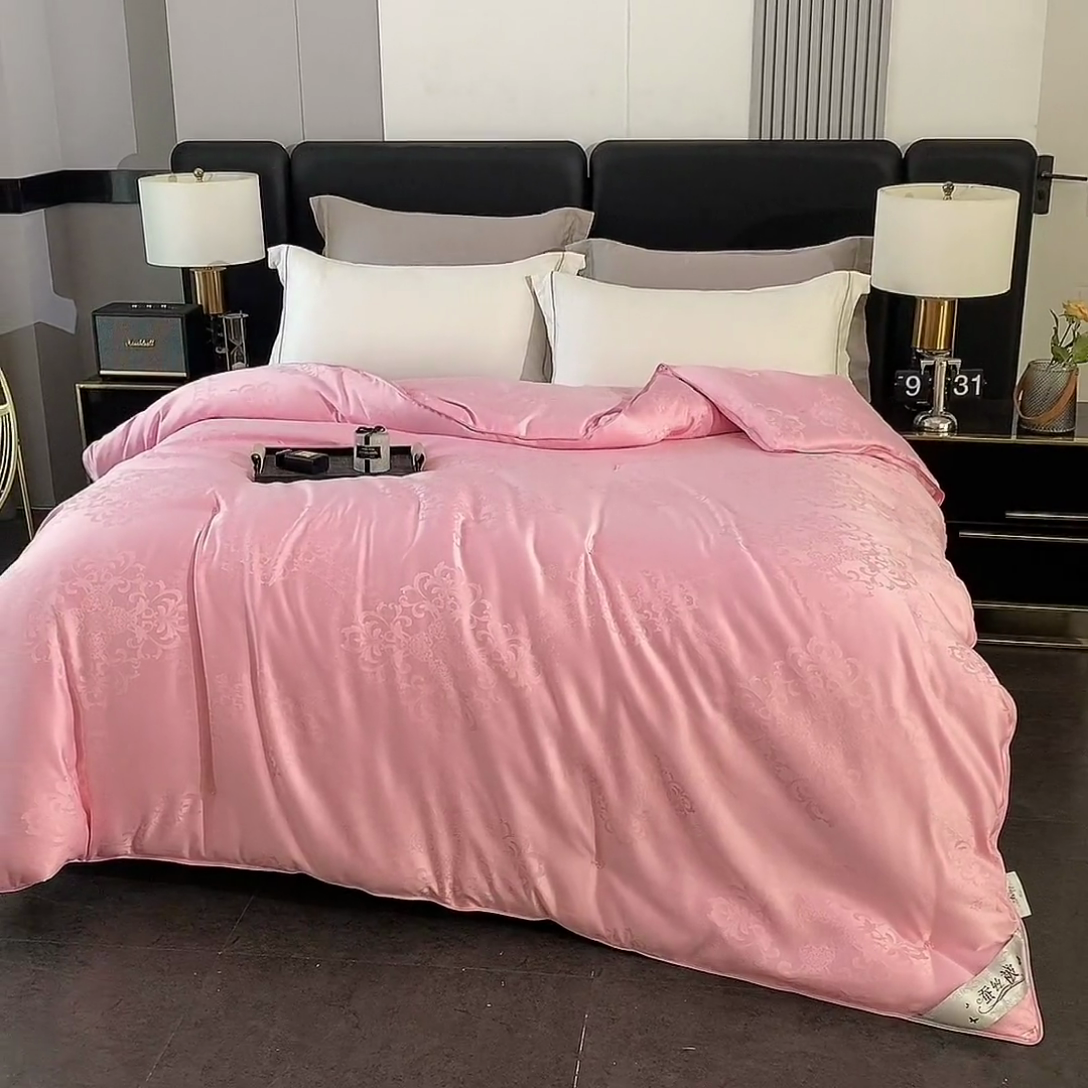 91家纺网 家纺一手货源 找家纺 恒鑫家纺 2025新款提花蚕丝被 少女粉