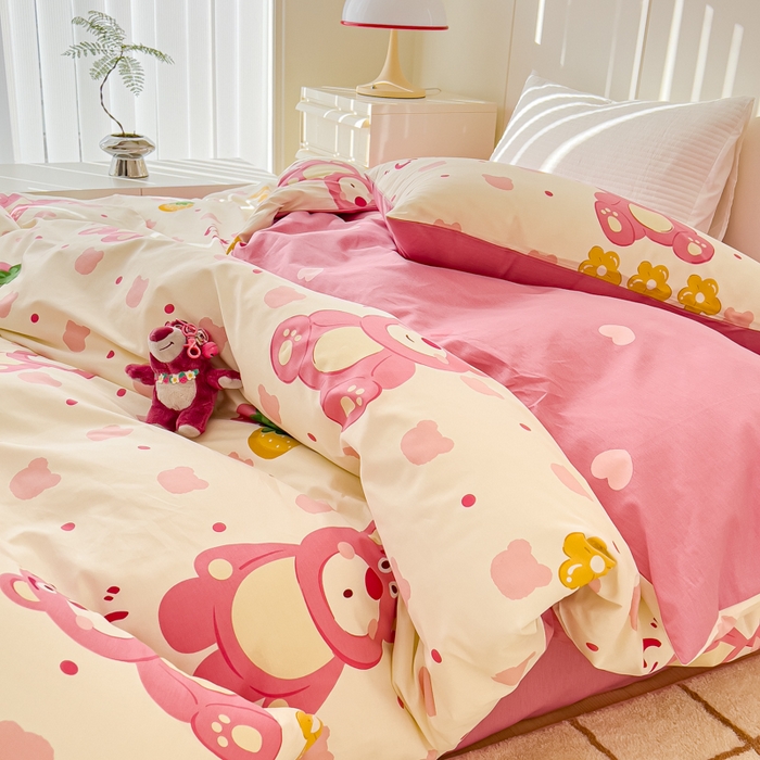 91家纺网 家纺一手货源 找家纺 感遇家纺 2024春夏新品全棉卡通印花四件套-第二批 草莓熊