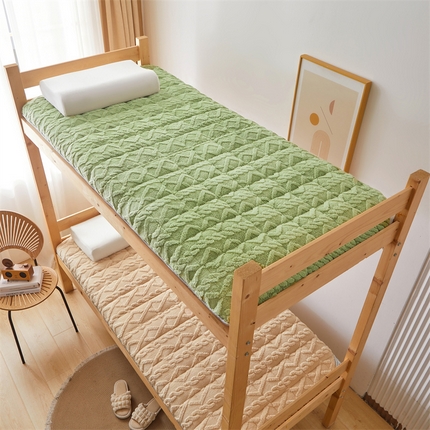 91家纺网 家纺一手货源 找家纺 满羽家纺 2024新款A类塔芙绒大豆纤维抗菌床垫 果绿色