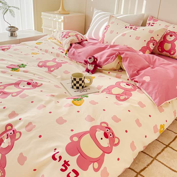 91家纺网 家纺一手货源 找家纺 感遇家纺 2024春夏新品全棉卡通印花四件套-第二批 草莓熊