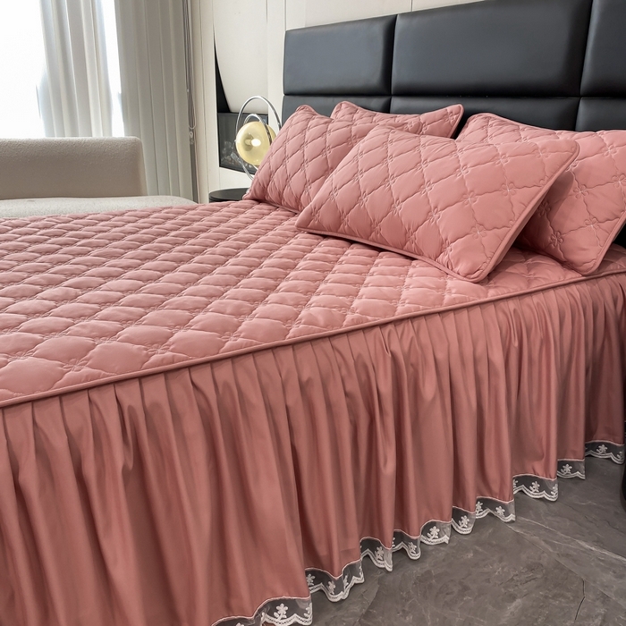 91家纺网 家纺一手货源 找家纺 笠裙家纺 2024新款A类原棉夹大豆棉加厚刺绣四叶草款系列床裙 四叶草-豆沙