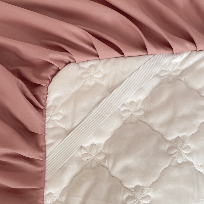 91家纺网 家纺一手货源 找家纺 笠裙家纺 2024新款A类原棉夹大豆棉加厚刺绣四叶草款系列床裙 四叶草-豆沙