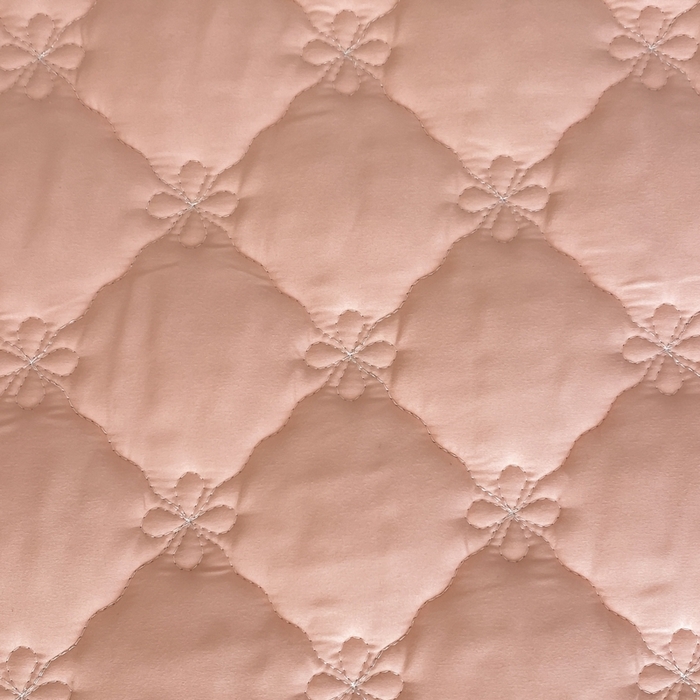 91家纺网 家纺一手货源 找家纺 笠裙家纺 2024新款A类原棉夹大豆棉加厚刺绣四叶草款系列床裙 四叶草-淡粉