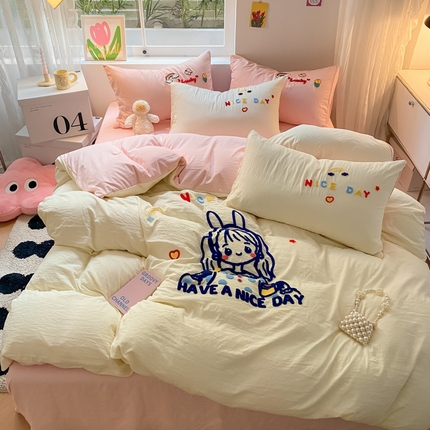 91家纺网 家纺一手货源 找家纺 （总）优承佳生活馆  2024新款ins风毛巾绣超柔亲肤云朵m四件套