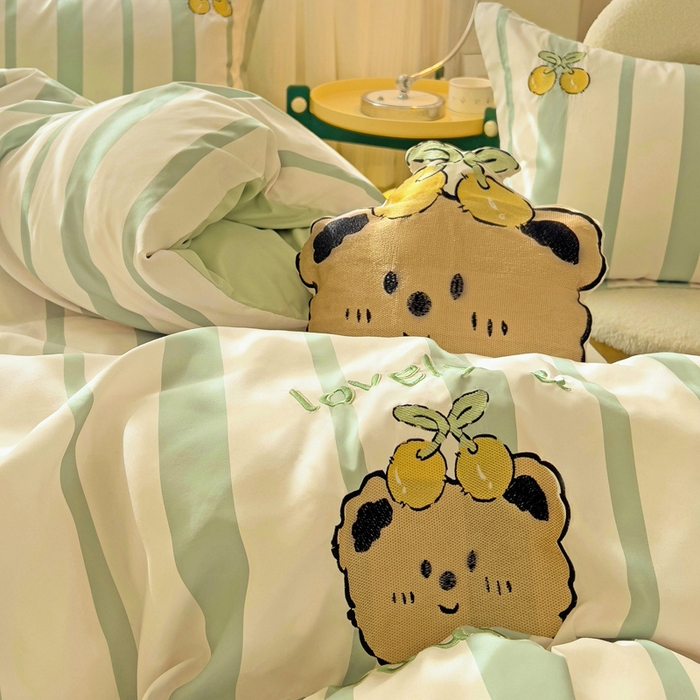 91家纺网 家纺一手货源 找家纺 娜娜 2024新款磨毛水洗棉刺绣四件套 	 樱桃小熊-绿