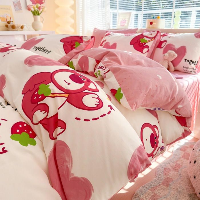 91家纺网 家纺一手货源 找家纺 清雅福 2024新款全棉13372小清新四件套-第三季 爱心草莓熊