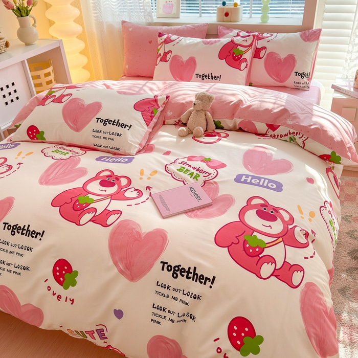 91家纺网 家纺一手货源 找家纺 清雅福 2024新款全棉13372小清新四件套-第三季 爱心草莓熊