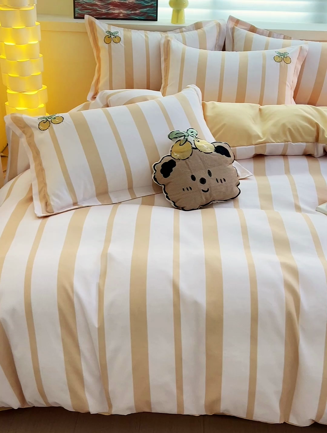 91家纺网 家纺一手货源 找家纺 娜娜 2024新款磨毛水洗棉刺绣四件套 	 樱桃小熊-黄