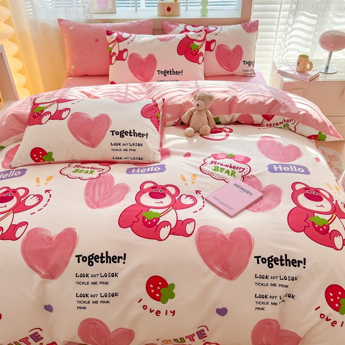 91家纺网 家纺一手货源 找家纺 清雅福 2024新款全棉13372小清新四件套-第三季 爱心草莓熊