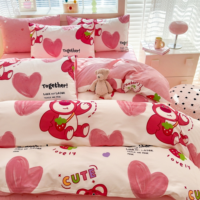 91家纺网 家纺一手货源 找家纺 清雅福 2024新款全棉13372小清新四件套-第三季 爱心草莓熊