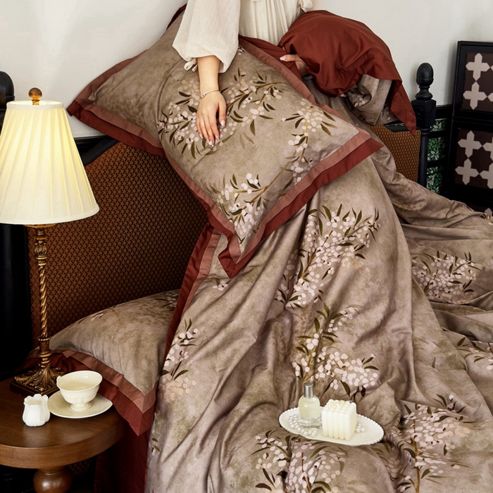 91家纺网 家纺一手货源 找家纺 由丽家纺 2025新款数码印花四件套-云裳 云裳-驼