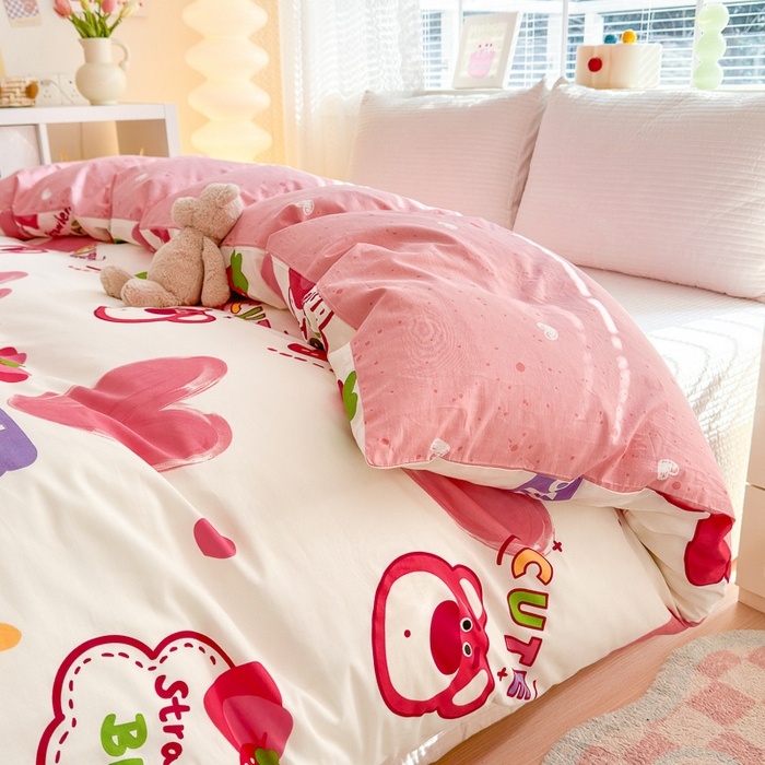 91家纺网 家纺一手货源 找家纺  清雅福 2024新款全棉13372小清新单被套系列第三季 爱心草莓熊