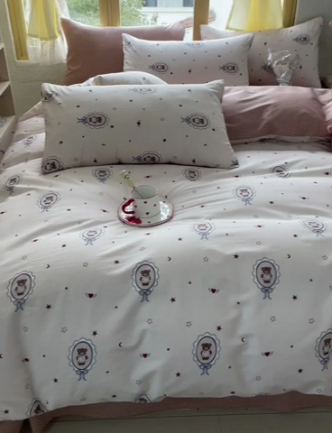 91家纺网 家纺一手货源 找家纺 捌月 2024新款全棉小花匠系列四件套单品系列 公主熊