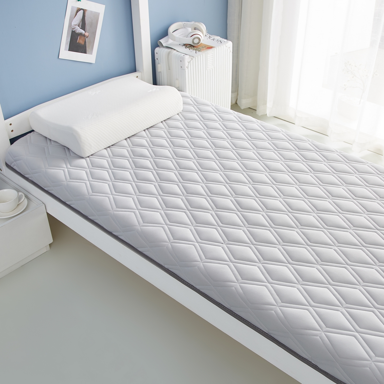 91家纺网 家纺一手货源 找家纺 鹿辉 2025新款A类牛奶丝烫画单边床垫笑脸款 笑脸灰