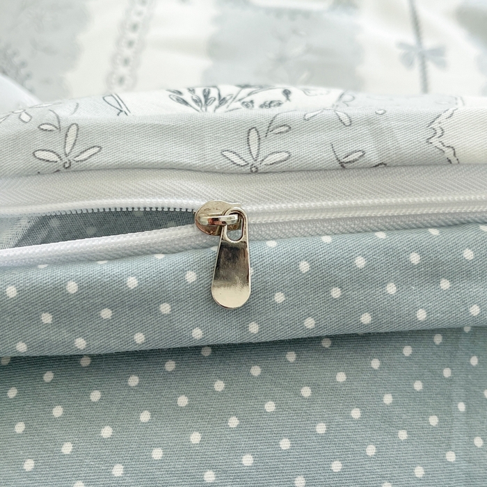 91家纺网 家纺一手货源 找家纺 捌月 2024新款全棉小花匠系列四件套单品系列 朵拉熊