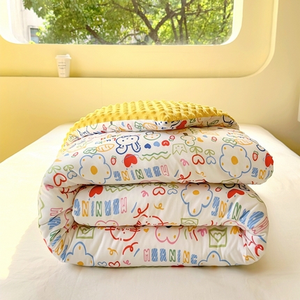 91家纺网 家纺一手货源 找家纺 希诺 2024春夏豆豆绒多功能被套盖毯针织棉幼儿园豆豆被可拆洗 彩笔画