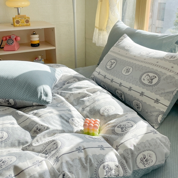 91家纺网 家纺一手货源 找家纺 捌月 2024新款全棉小花匠系列四件套单品系列 朵拉熊