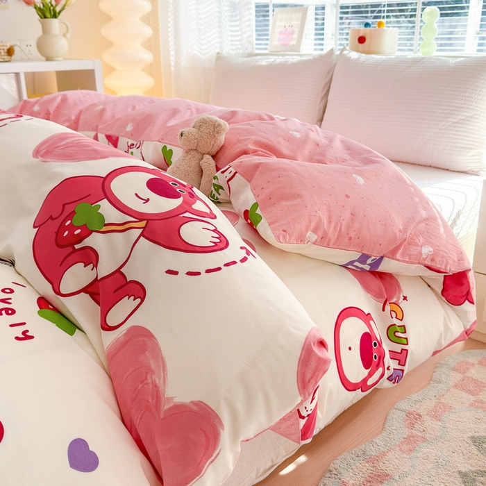 91家纺网 家纺一手货源 找家纺  清雅福 2024新款全棉13372小清新单被套系列第三季 爱心草莓熊