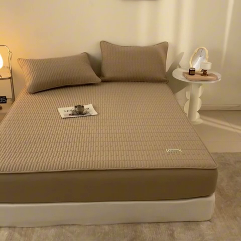 91家纺网 家纺一手货源 找家纺 芬晴家纺 2024新款纯棉水洗棉纯色夹棉床笠 漫游-奶茶