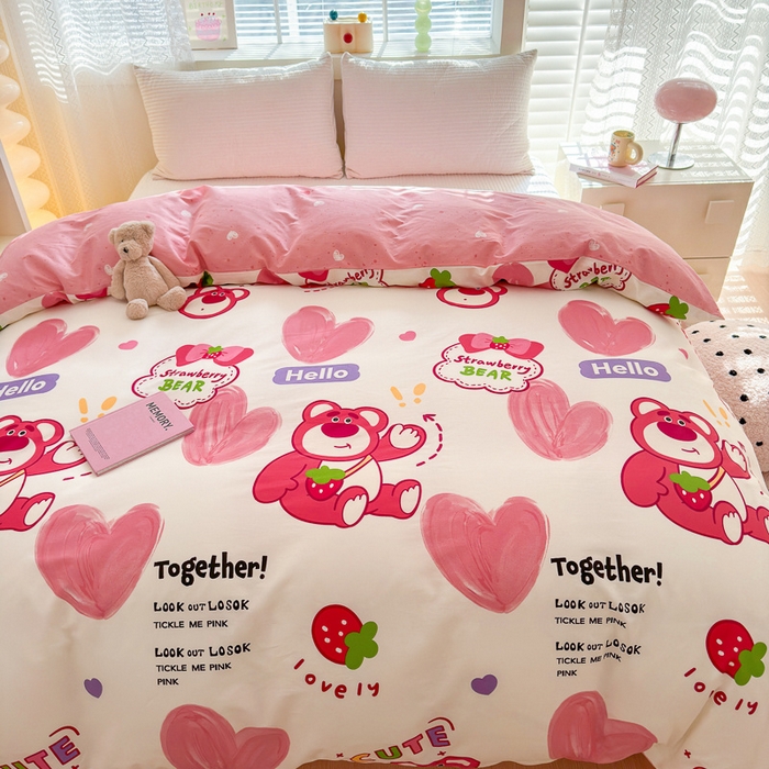 91家纺网 家纺一手货源 找家纺  清雅福 2024新款全棉13372小清新单被套系列第三季 爱心草莓熊