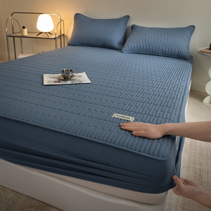 91家纺网 家纺一手货源 找家纺 芬晴家纺 2024新款纯棉水洗棉纯色夹棉床笠 漫游-雾蓝