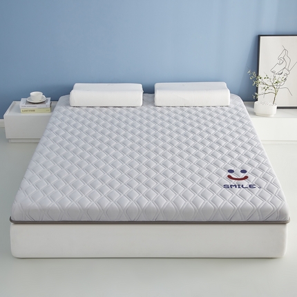 91家纺网 家纺一手货源 找家纺 （总）鹿辉 2025新款A类牛奶丝烫画单边床垫笑脸款