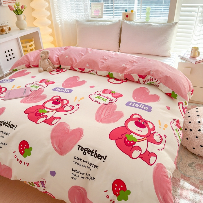 91家纺网 家纺一手货源 找家纺  清雅福 2024新款全棉13372小清新单被套系列第三季 爱心草莓熊