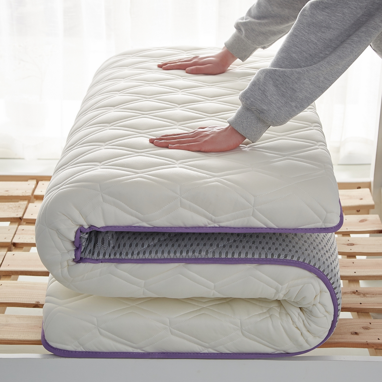 91家纺网 家纺一手货源 找家纺 （总）鹿辉 2025新款A类牛奶丝烫画单边床垫笑脸款