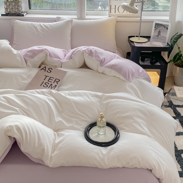 91家纺网 家纺一手货源 找家纺 芷凡家纺 2024新款亲肤棉纯色双拼四件套 奶白+丁香紫