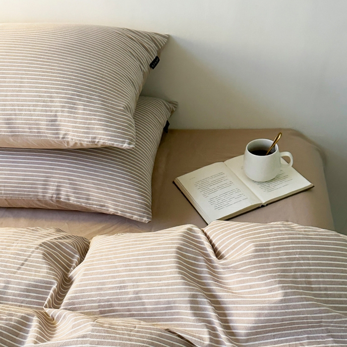 91家纺网 家纺一手货源 找家纺 小懒猪 2024新款色织水洗棉格子款四件套 米细条