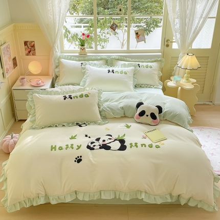 91家纺网 家纺一手货源 找家纺 易禾家纺 新款专板花型亲肤水洗棉毛巾绣花边四件套 熊猫-奶黄绿