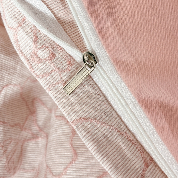 91家纺网 家纺一手货源 找家纺 ab家纺 2024新款全棉三层纱提花四件套系列-玫瑰 玫瑰粉