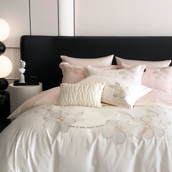 91家纺网 家纺一手货源 找家纺 卡姿家纺 2024新款春夏全棉优雅刺绣四件套—月光曲 月光曲白