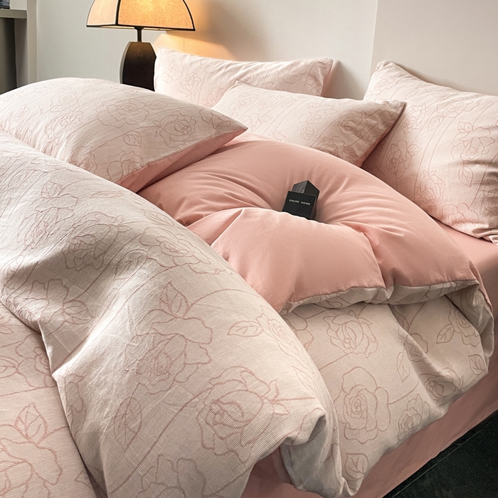 91家纺网 家纺一手货源 找家纺 ab家纺 2024新款全棉三层纱提花四件套系列-玫瑰 玫瑰粉