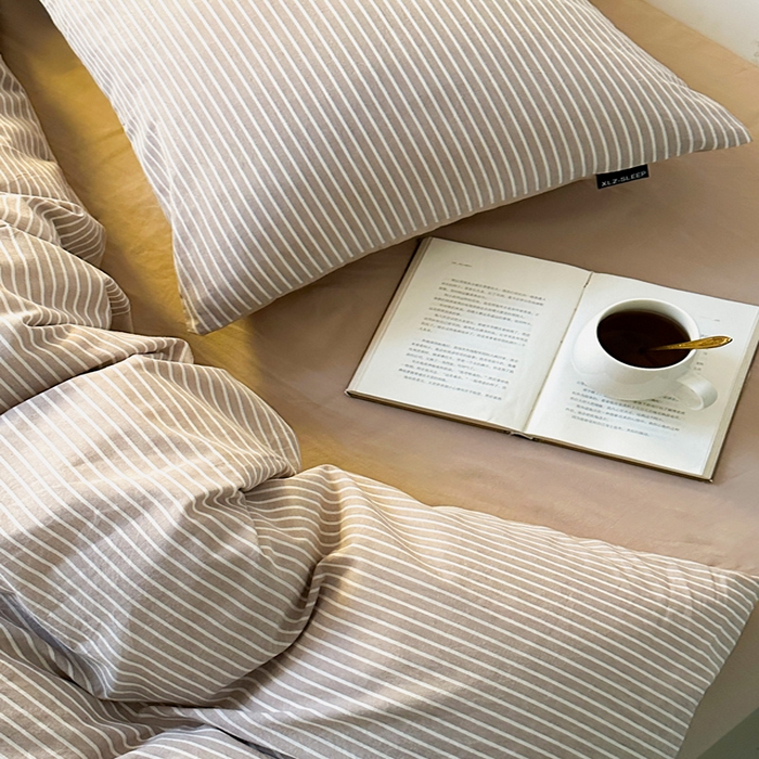 91家纺网 家纺一手货源 找家纺 小懒猪 2024新款色织水洗棉格子款四件套 米细条