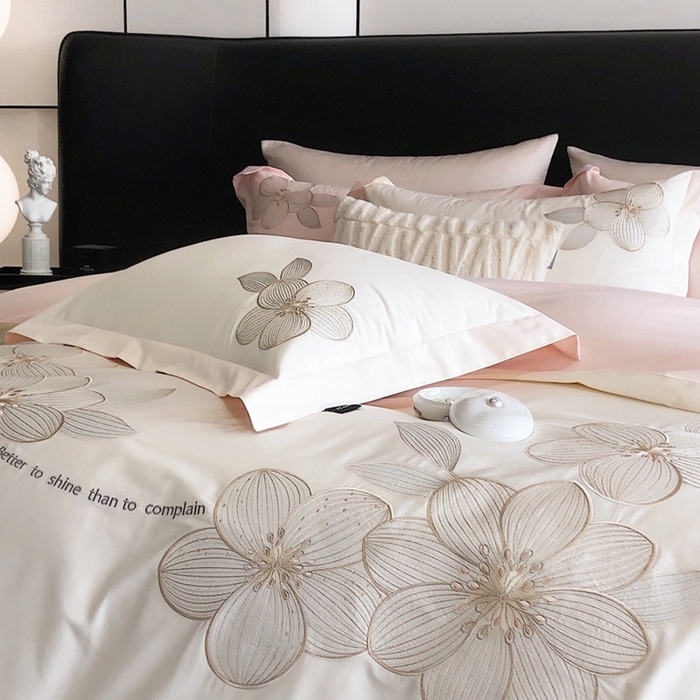 91家纺网 家纺一手货源 找家纺 卡姿家纺 2024新款春夏全棉优雅刺绣四件套—月光曲 月光曲白