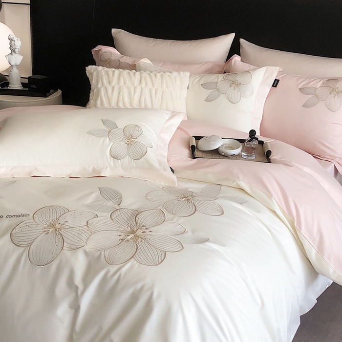 91家纺网 家纺一手货源 找家纺 卡姿家纺 2024新款春夏全棉优雅刺绣四件套—月光曲 月光曲白