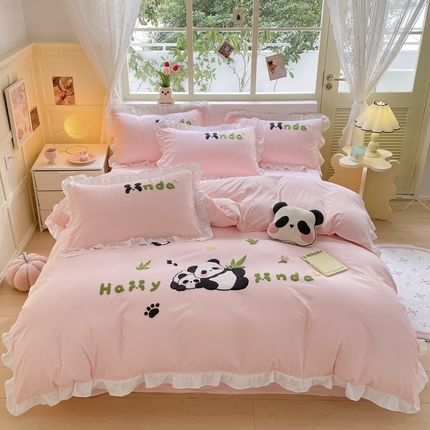 91家纺网 家纺一手货源 找家纺 易禾家纺 新款专板花型亲肤水洗棉毛巾绣花边四件套 熊猫-粉