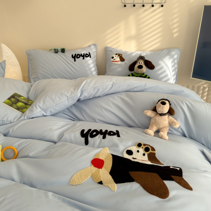 91家纺网 家纺一手货源 找家纺 曼谷家纺 新款毛巾绣四件套小狗图案柔软磨毛床上用品水洗棉套件 飞行员-天蓝