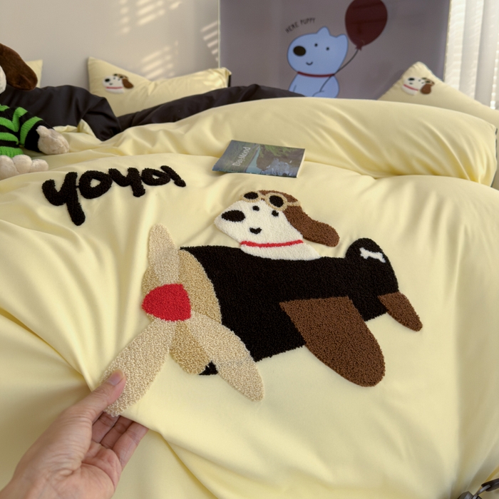 91家纺网 家纺一手货源 找家纺 曼谷家纺 新款毛巾绣四件套小狗图案柔软磨毛床上用品水洗棉套件 飞行员-芝士黑