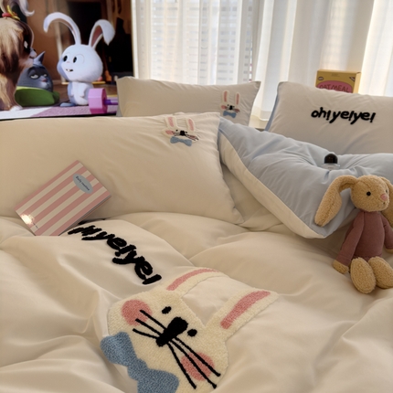 91家纺网 家纺一手货源 找家纺 曼谷家纺 新款毛巾绣四件套小狗图案柔软磨毛床上用品水洗棉套件