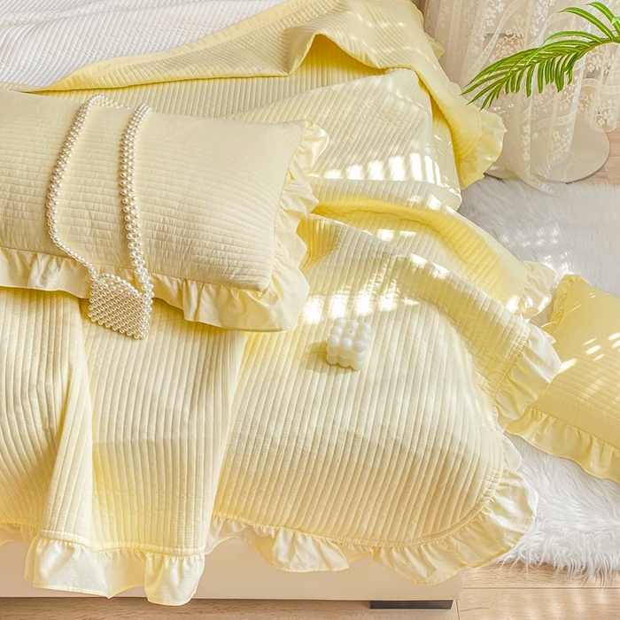 91家纺网 家纺一手货源 找家纺 大境 2024新款40S全棉水洗棉韩版荷叶边夹棉床盖三件套 奶油黄