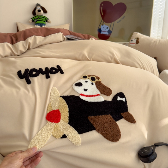 91家纺网 家纺一手货源 找家纺 曼谷家纺 新款毛巾绣四件套小狗图案柔软磨毛床上用品水洗棉套件 飞行员-奶咖