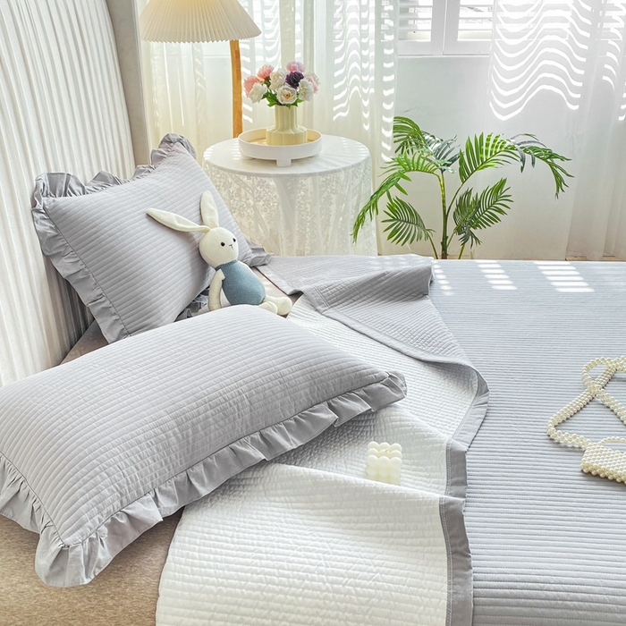 91家纺网 家纺一手货源 找家纺 大境 2024新款40S全棉水洗棉韩版荷叶边夹棉床盖三件套 静谧灰