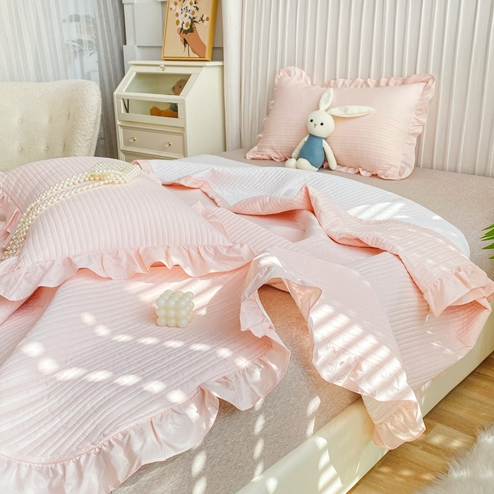 91家纺网 家纺一手货源 找家纺 大境 2024新款40S全棉水洗棉韩版荷叶边夹棉床盖三件套 悠悠粉